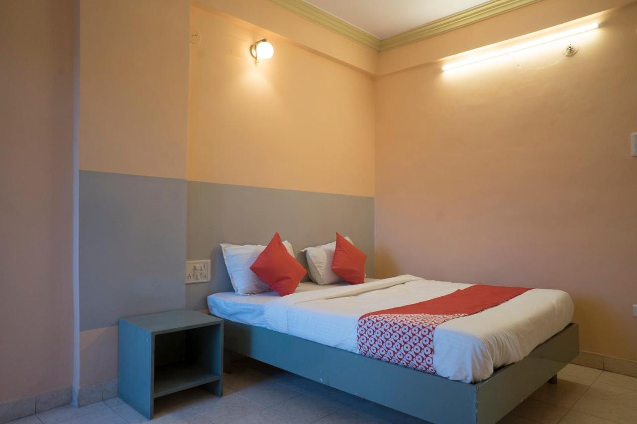 Oyo Flagship 37830 Hotel Aakar International Satara Exterior foto