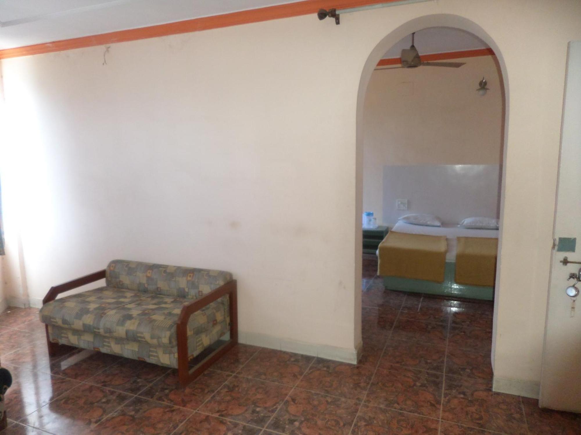 Oyo Flagship 37830 Hotel Aakar International Satara Exterior foto