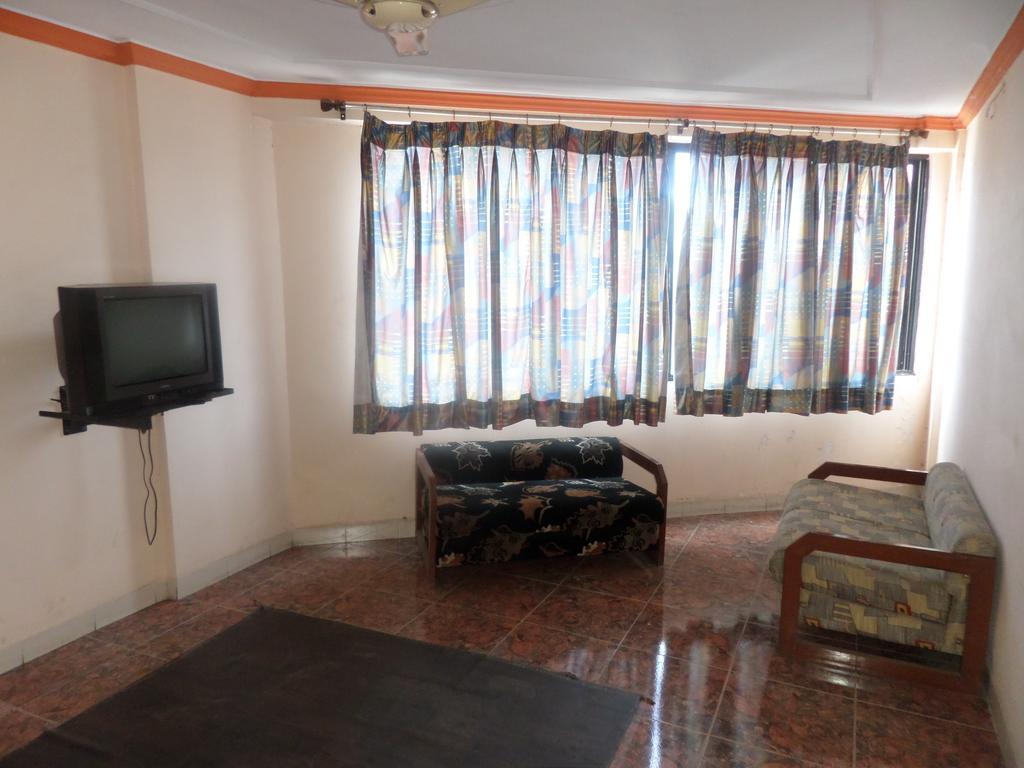 Oyo Flagship 37830 Hotel Aakar International Satara Exterior foto