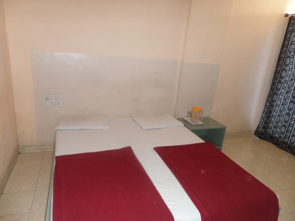 Oyo Flagship 37830 Hotel Aakar International Satara Exterior foto