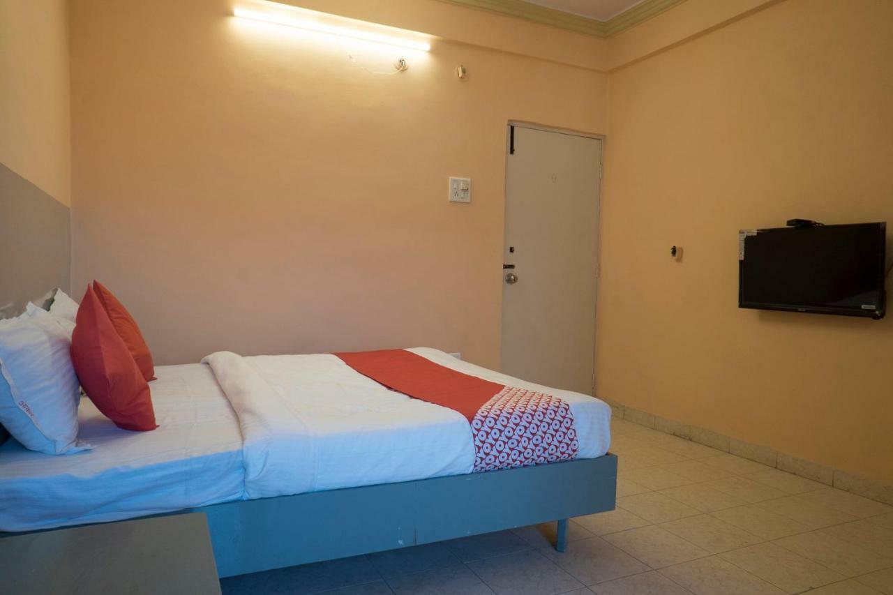 Oyo Flagship 37830 Hotel Aakar International Satara Exterior foto