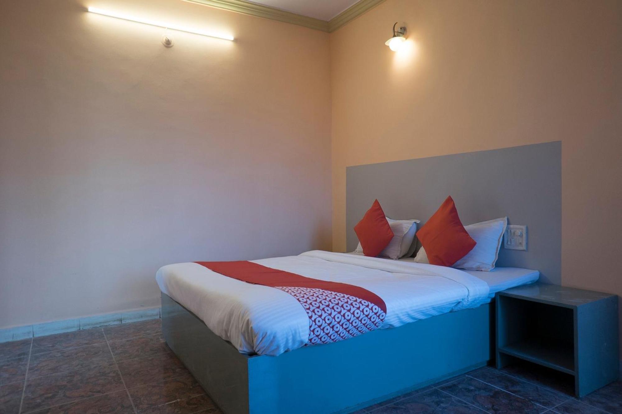 Oyo Flagship 37830 Hotel Aakar International Satara Exterior foto
