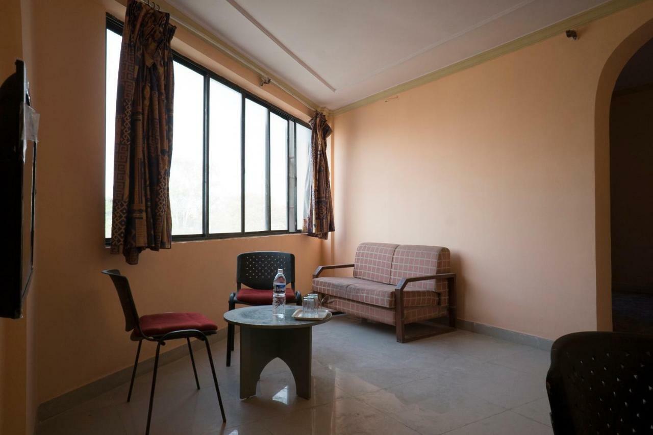 Oyo Flagship 37830 Hotel Aakar International Satara Exterior foto